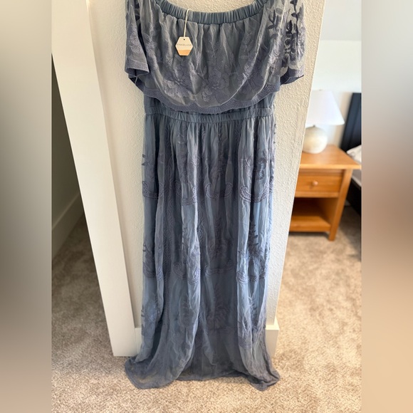 Pinkblush Lace Maxi Dress in Blue / Bump friendly! - Picture 5 of 11